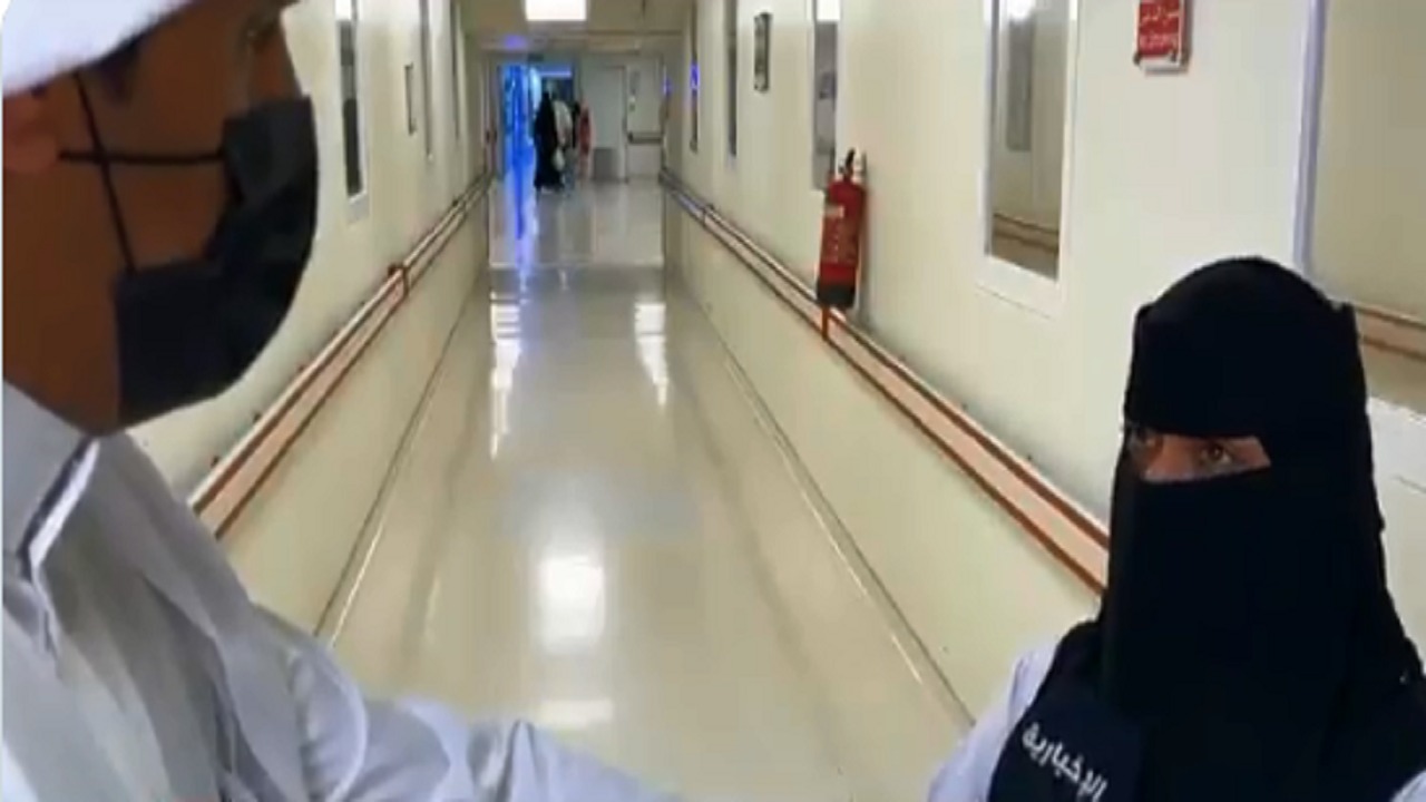 بالفيديو .. ممرضة تروي كيف أنقذت امرأة بعد دهسها بالقريات