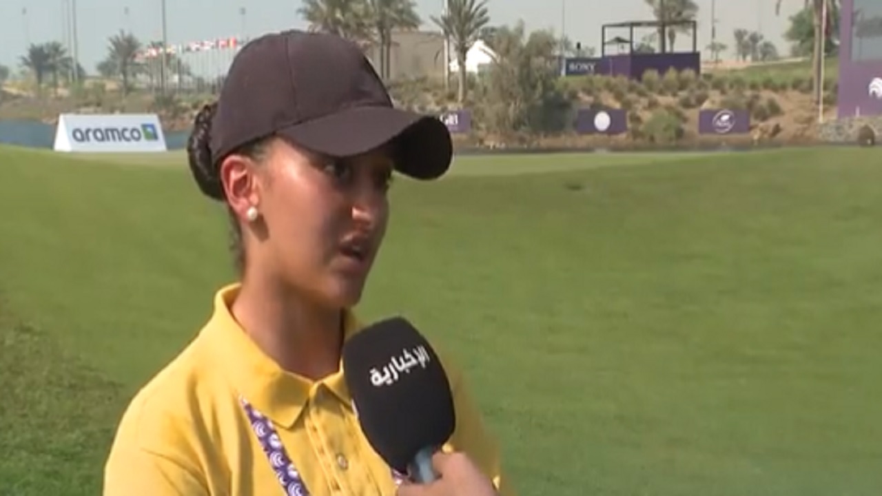 بالفيديو .. فتاة سعودية تنافس أبطال العالم في رياضة الجولف