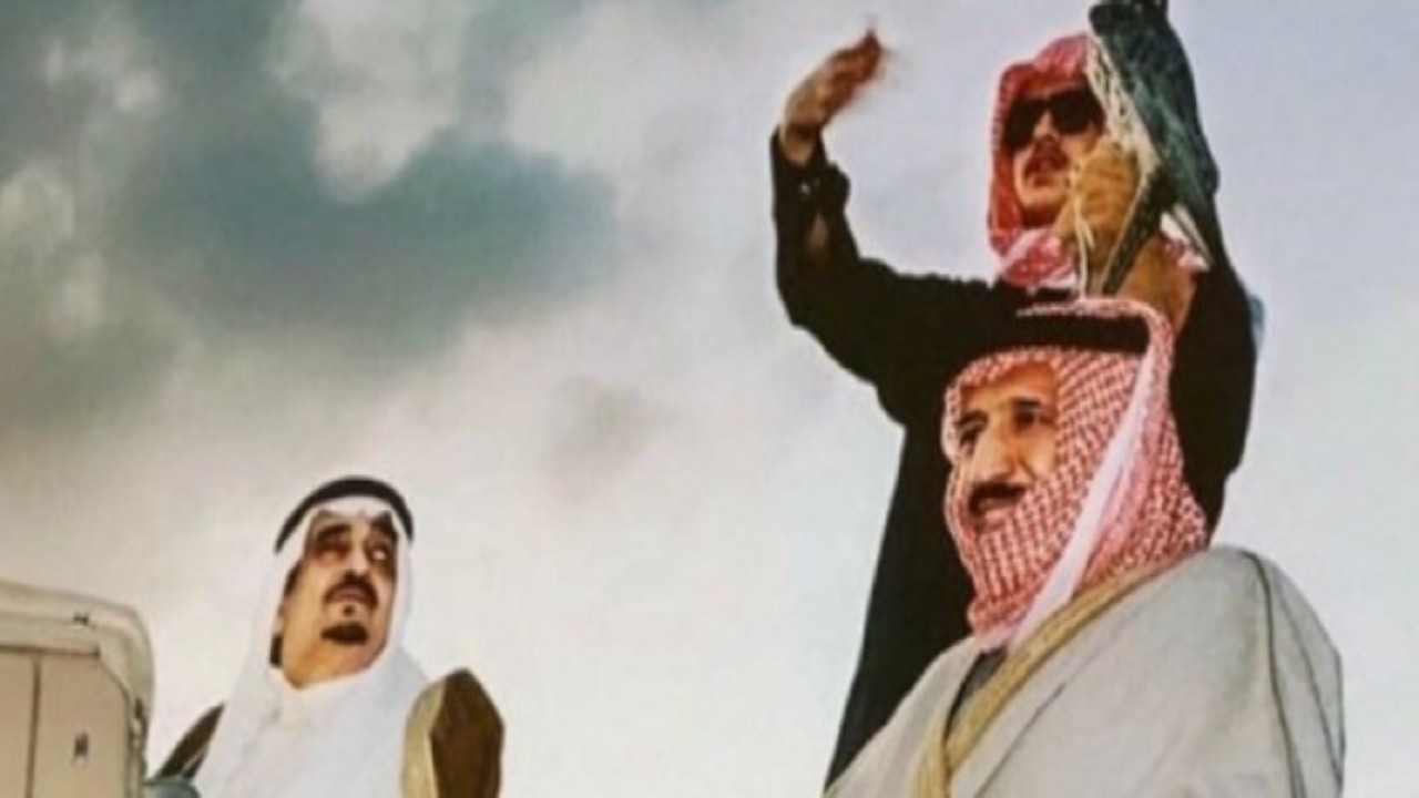 صورة نادرة تجمع الملك فهد والملك سلمان والأميرعبدالعزيز في رحلة قنص