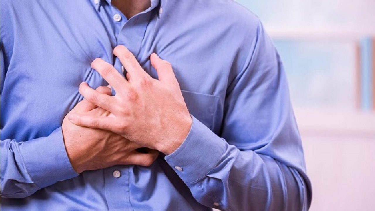 بالفيديو.. &#8220;النمر&#8221; يروي قصة موظف أصيب بجلطة في القلب بسبب &#8220;مزحة&#8221;