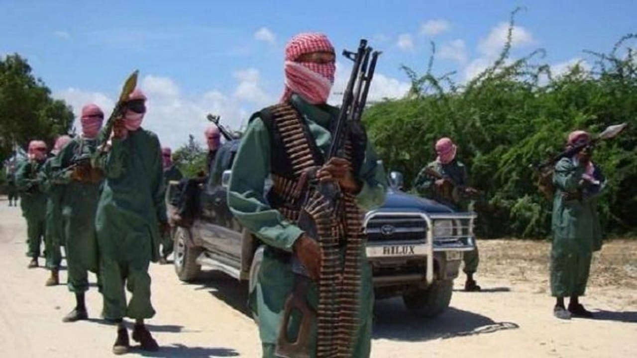 تفاصيل تهريب أسلحة الحوثيين لحركة الشباب الصومالية عبر خليج عدن 