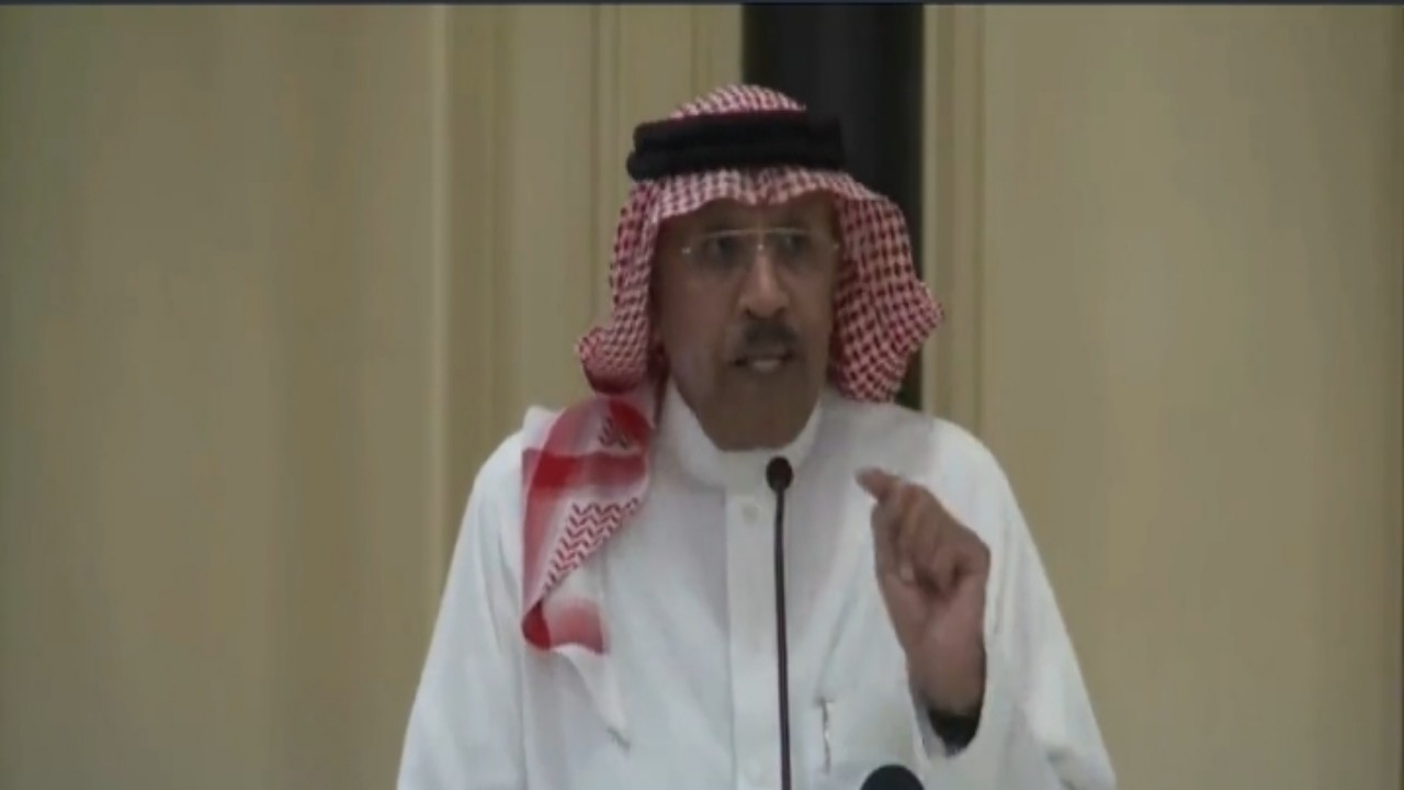 قصة تحول عبدالله بن جمعة من حامل طرود إلى رئيس أكبر شركة نفطية بالعالم (فيديو)
