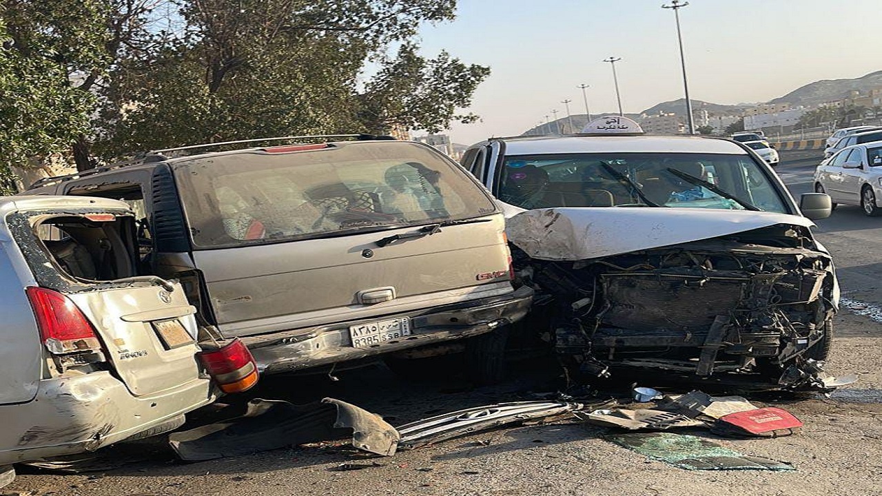 إصابة 8 أشخاص إثر حادث تصادم في مكة
