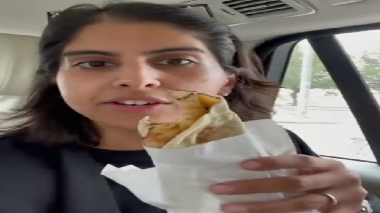 مشهورة كويتية تروي تجربتها بتناول 3 وجبات في الرياض بـ10ريال &#8220;فيديو&#8221;