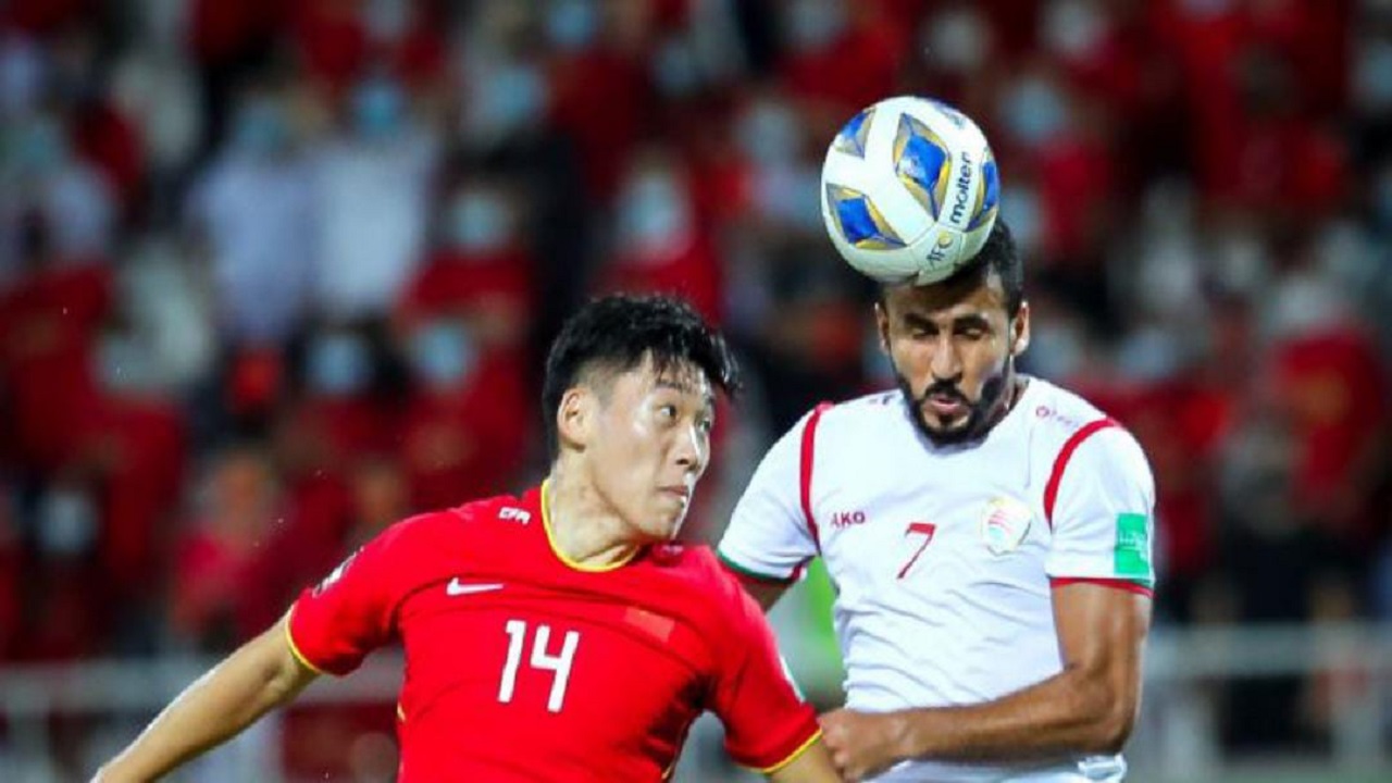 الحارثي يقود منتخب عمان لتعادل صعب مع الصين