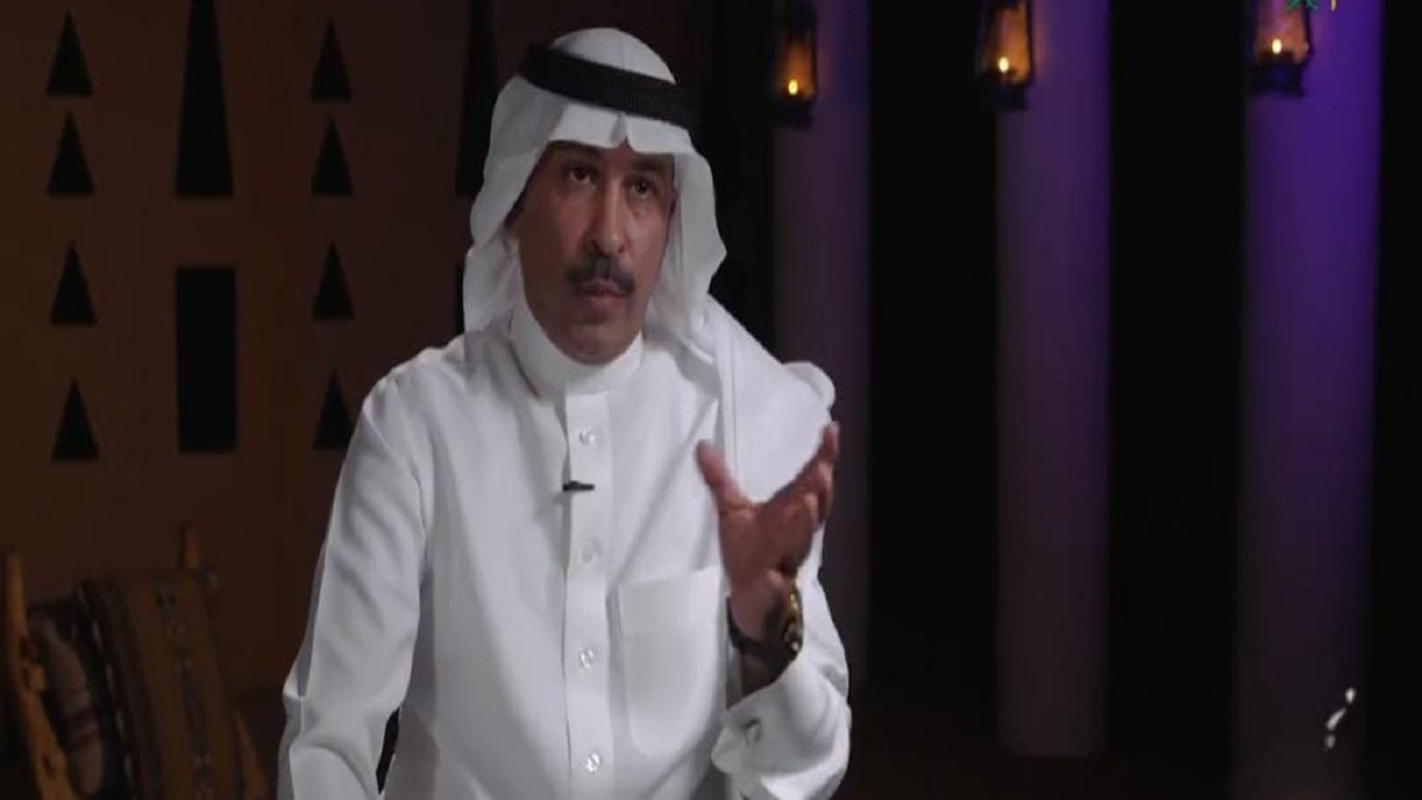 بالفيديو.. بماذا همس الملك عبدالعزيز في أذن فؤاد إسماعيل شاكر؟
