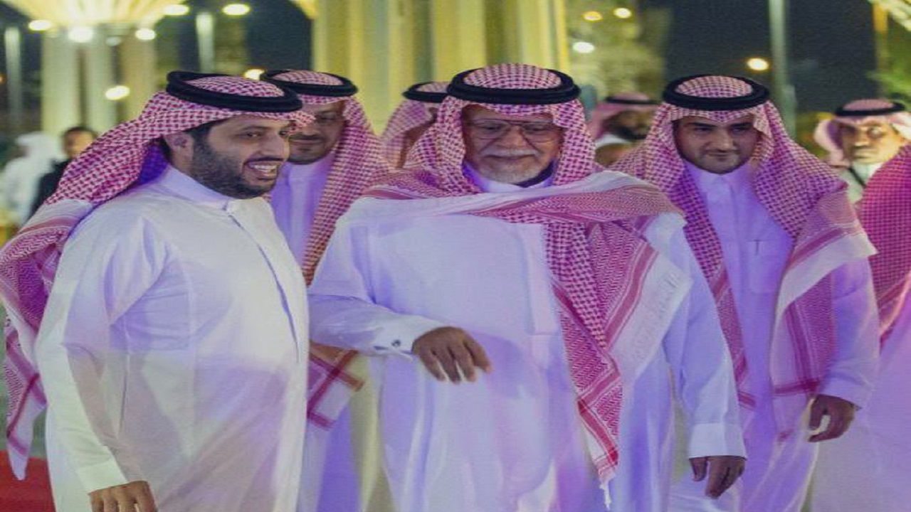 فيديو.. الأمير بندر بن سلطان بن عبدالعزيز في البوليفارد