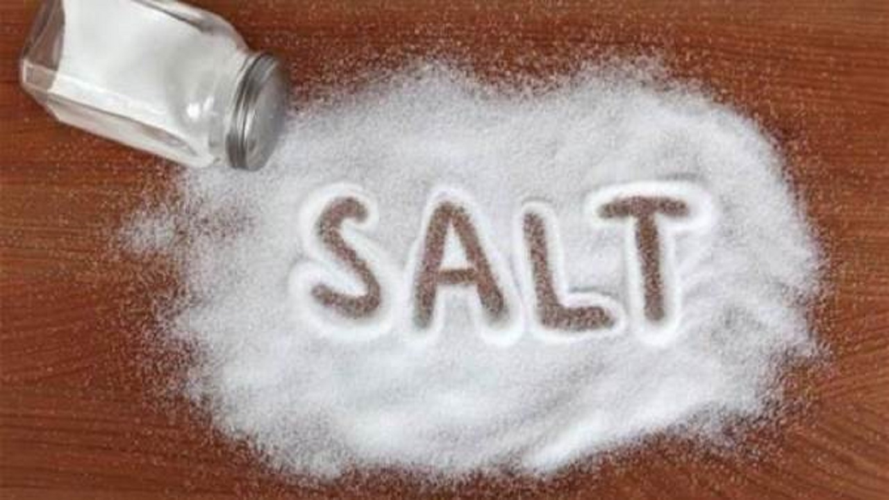 تناول الملح بإفراط يؤدي إلى الإصابة بـ “الخرف”