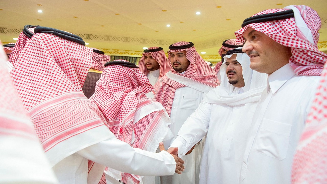 صور..أبناء الأمير عبدالرحمن بن عبدالعزيز يستقبلون المعزين في وفاة أخيهم