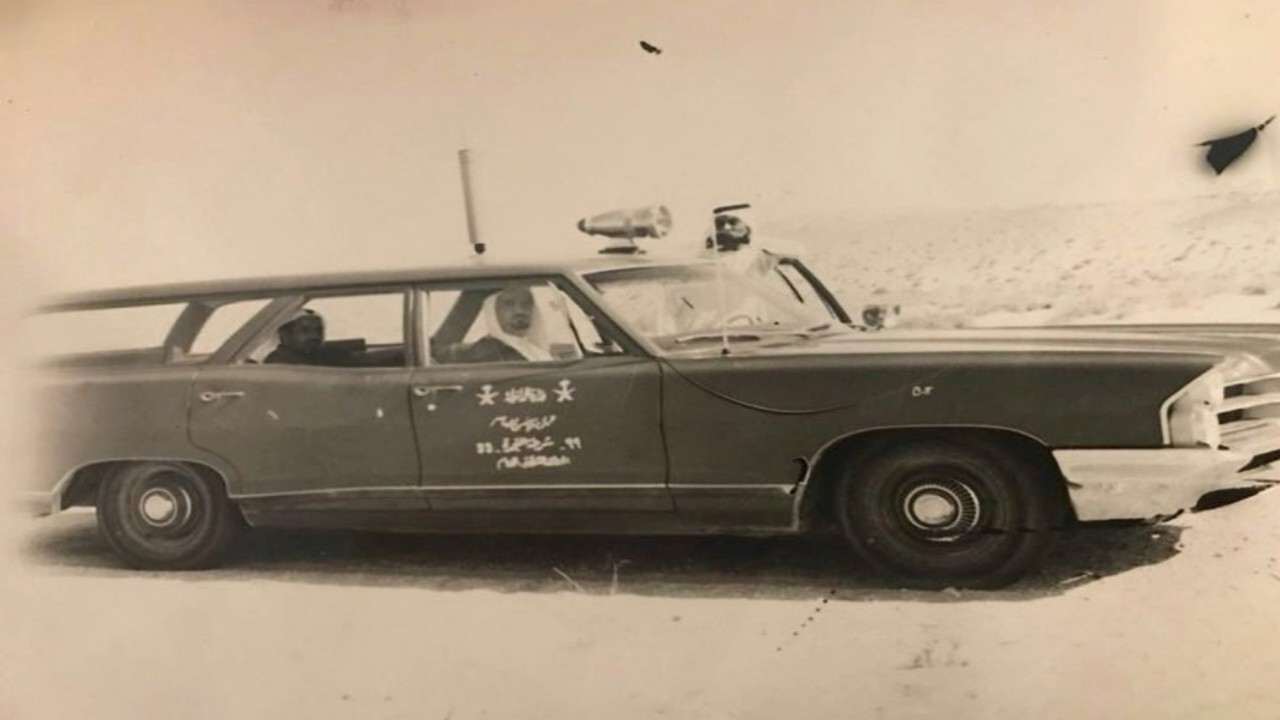 صورة نادرة تكشف عن ‏أقدم سيارة شرطة بالمملكة