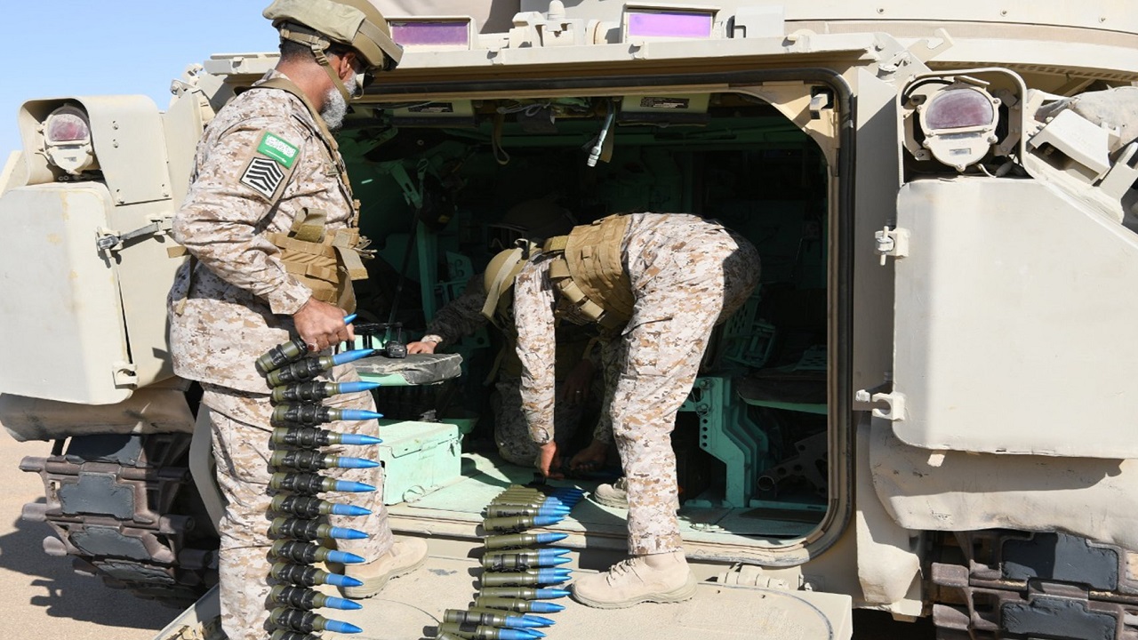 بالصور.. استمرار مناورات تمرين &#8220;رماية الخليج&#8221; بمشاركة القوات البرية الملكية