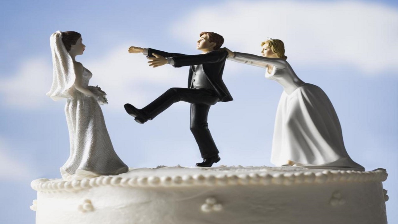 مشروع قانون لتجريم الزواج الثاني دون إخبار الأولى في مصر