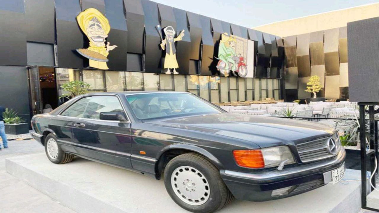سيارة فنان كويتي تلفت الأنظار في البوليفارد: شاهدة على محاولة اغتياله