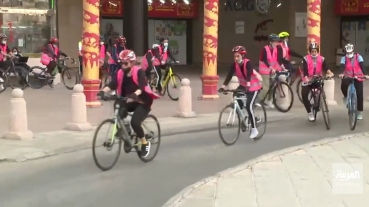 بالفيديو.. ‏فريق &#8220;الشجاعة&#8221; النسائي يشجع على ركوب الدراجات بجدة