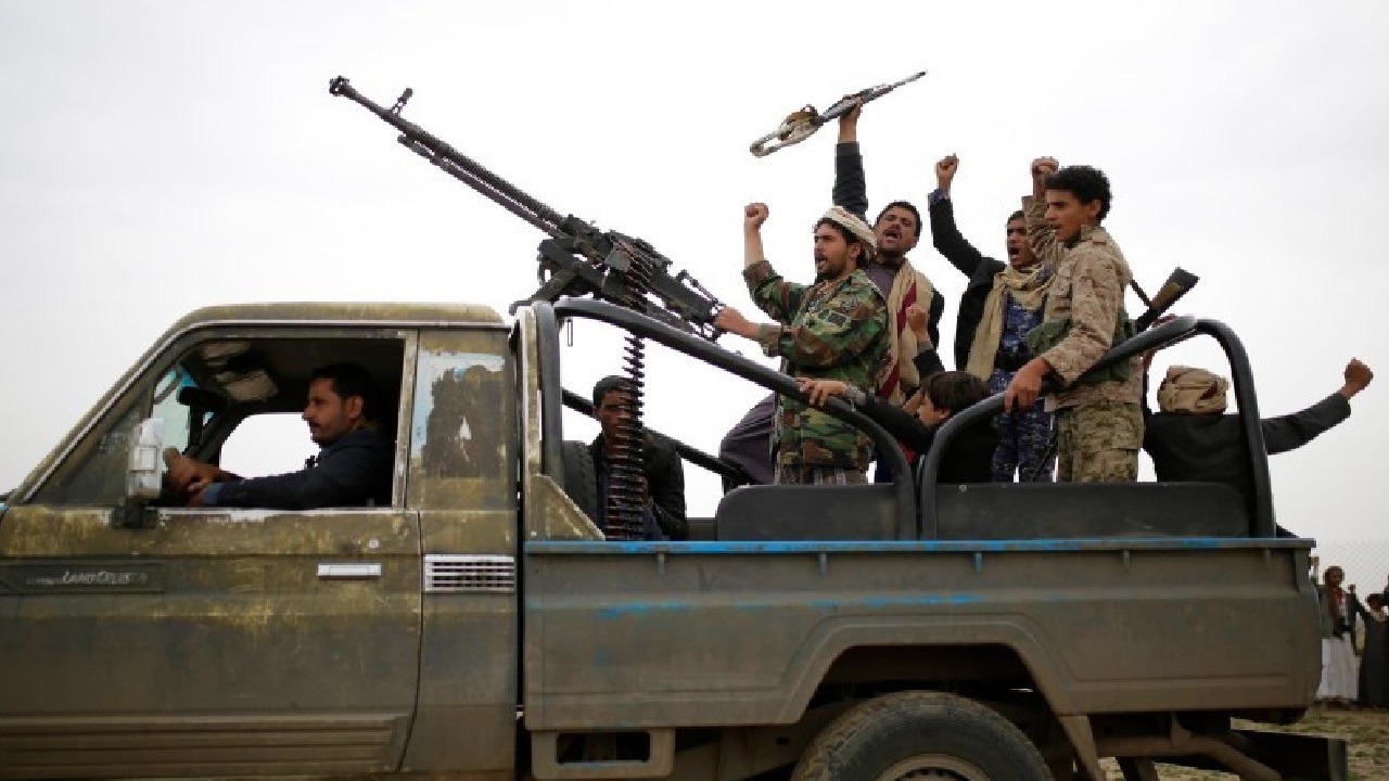 برلماني حوثي: الميليشيات تنهب وتسرق وتوجع اليمنيين
