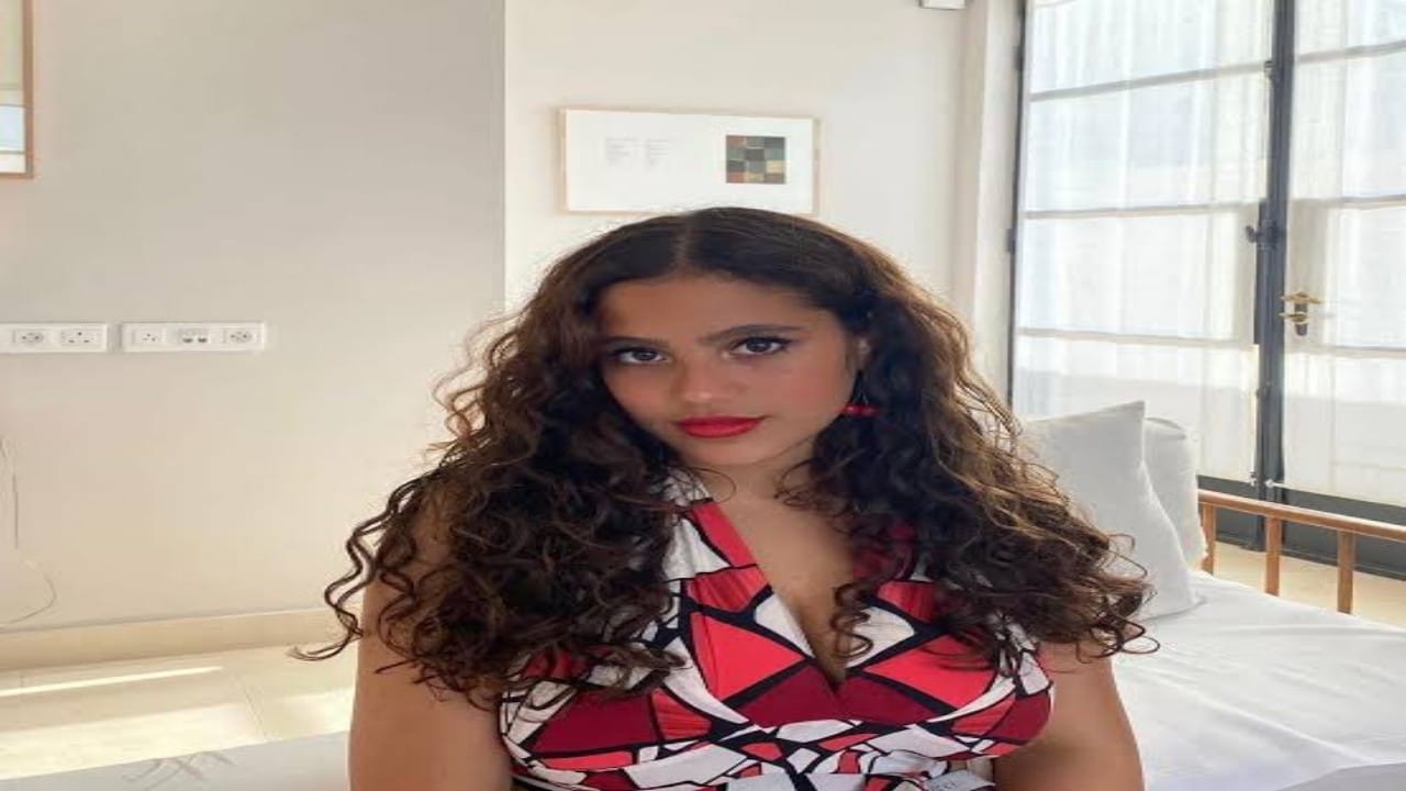 ابنة عمرو دياب تثير غضب متابعيها بصورة جديدة مع أصدقائها 