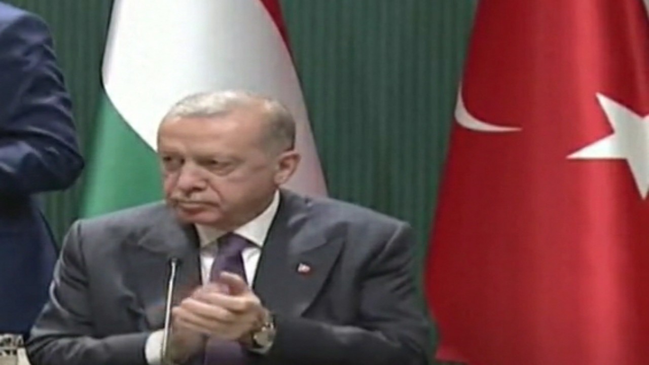 بالفيديو.. تصريحات “أردوغان” تتسبب بهبوط تاريخي لليرة التركية