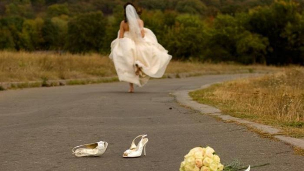 رسالة غامضة تدفع عروسًا للهروب من حفل زفافها