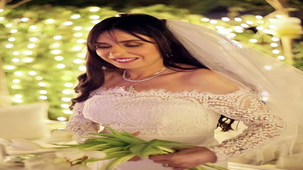 حسم الجدل حول زواج دينا بعد ظهورها بفستان زفاف 