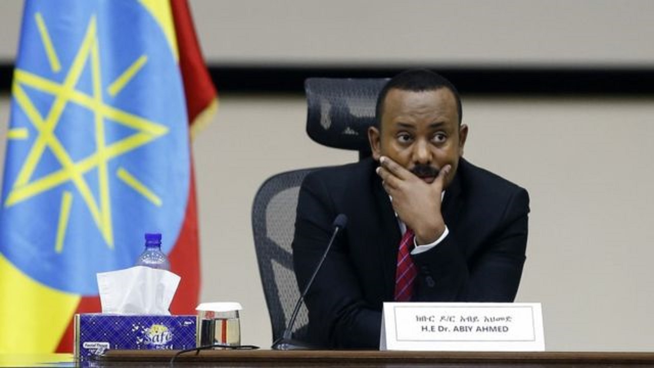 آبي أحمد يتجه للجبهة ويقود جيش إثيوبيا بنفسه
