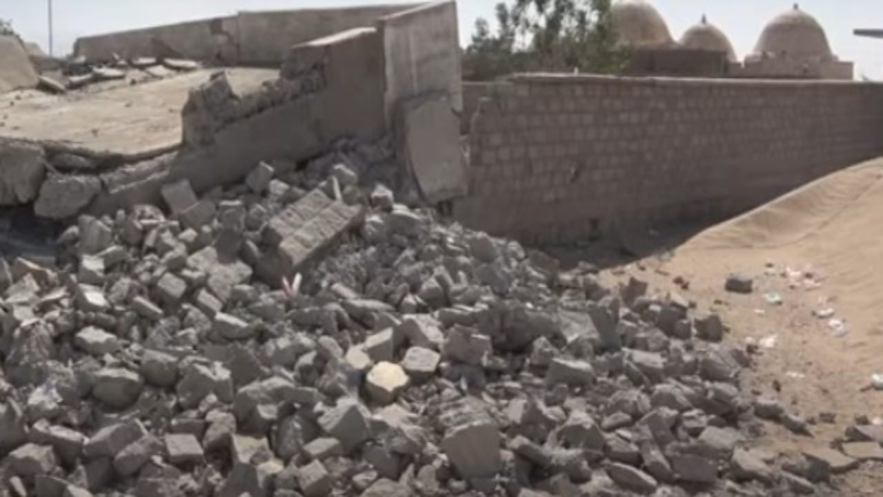 شاهد.. لحظة تفجير مدرسة في الحديدة على يد مليشيا الحوثي