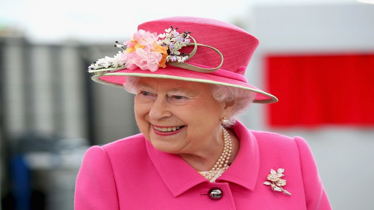 الملكة إليزابيث تمتلك أكثر المجوهرات قيمة في العالم
