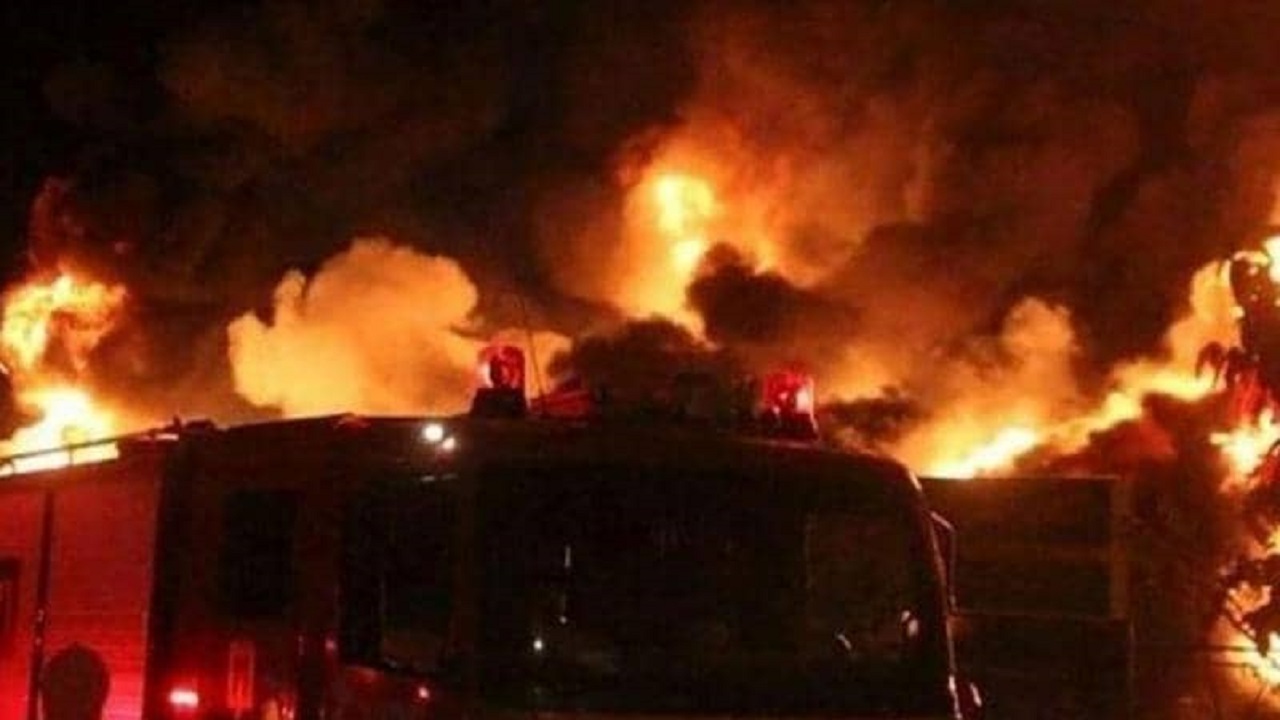 مصرع 4 أشخاص في حريق ضخم بطهران