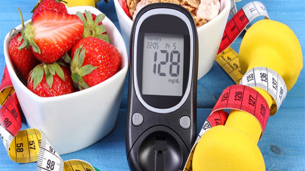 استشاري يكشف عن أطعمة تخفض مستوى السكر في الدم &#8220;فيديو&#8221;