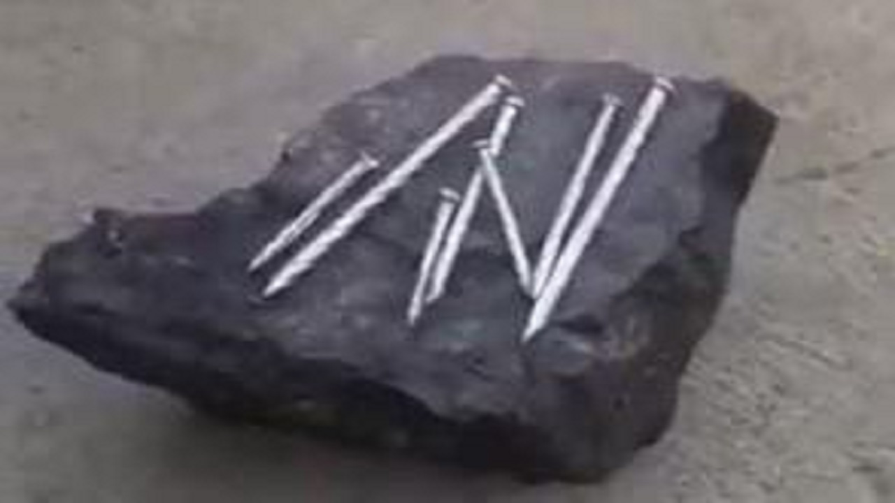 فلكية جدة تكشف حقيقة فيديو متداول لمسامير تذوب على صخرة سوداء