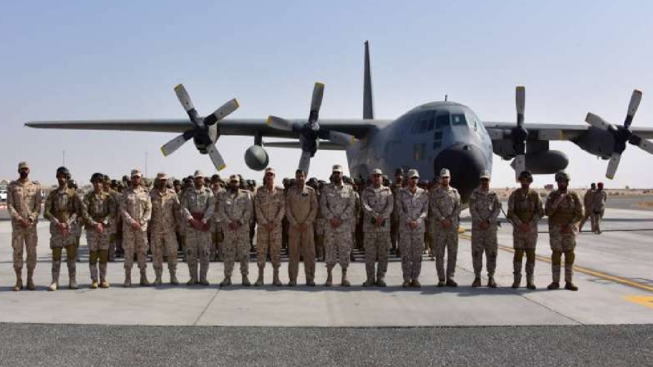 بالفيديو .. القوات البرية الملكية تصل إلى الكويت