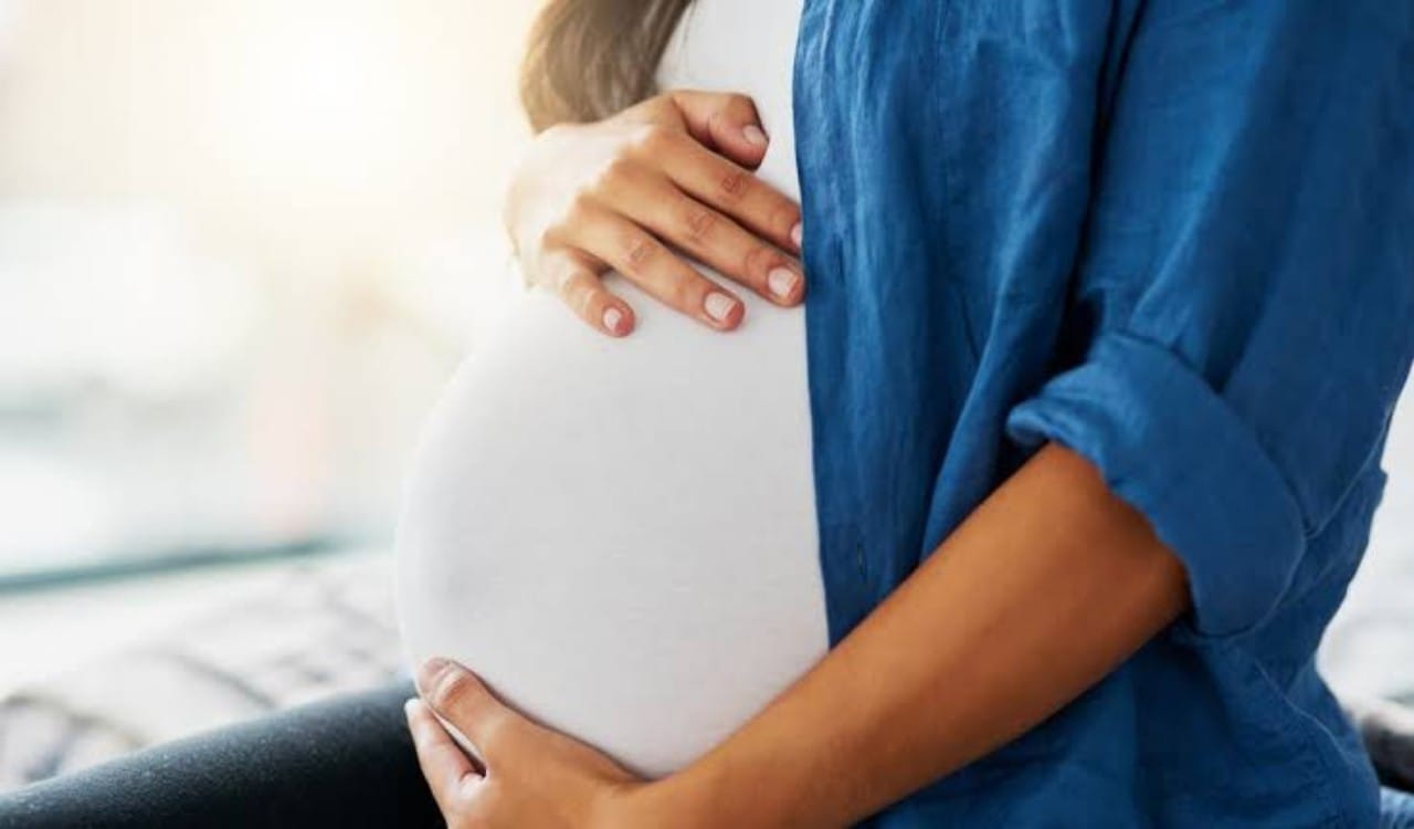 أخصائية توضح عواقب كورونا على الحوامل والأجنة 