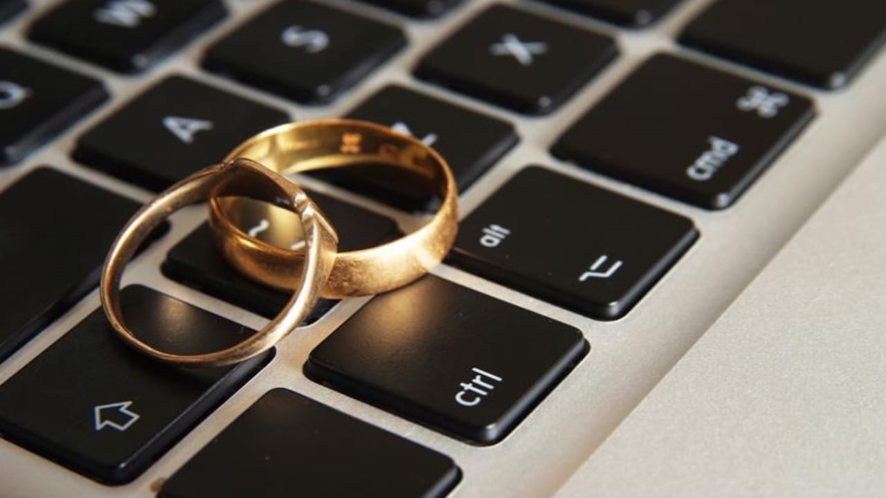 بالفيديو.. الكشف عن إجراءات عقد الزواج إلكترونيا ودور المأذون