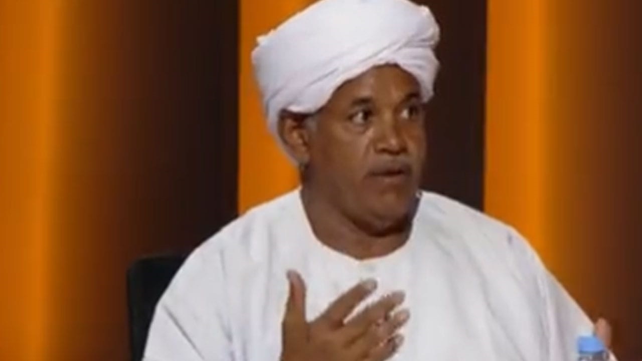 بالفيديو.. سوداني يروي تفاصيل مروعة عن ساعات صعبة عاشها بالصحراء