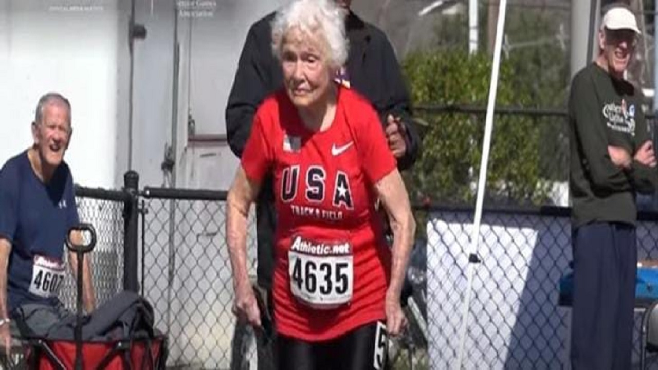 “مسنة” عمرها 105 عاما تسجل رقما قياسيا عالميا في سباق 100 متر