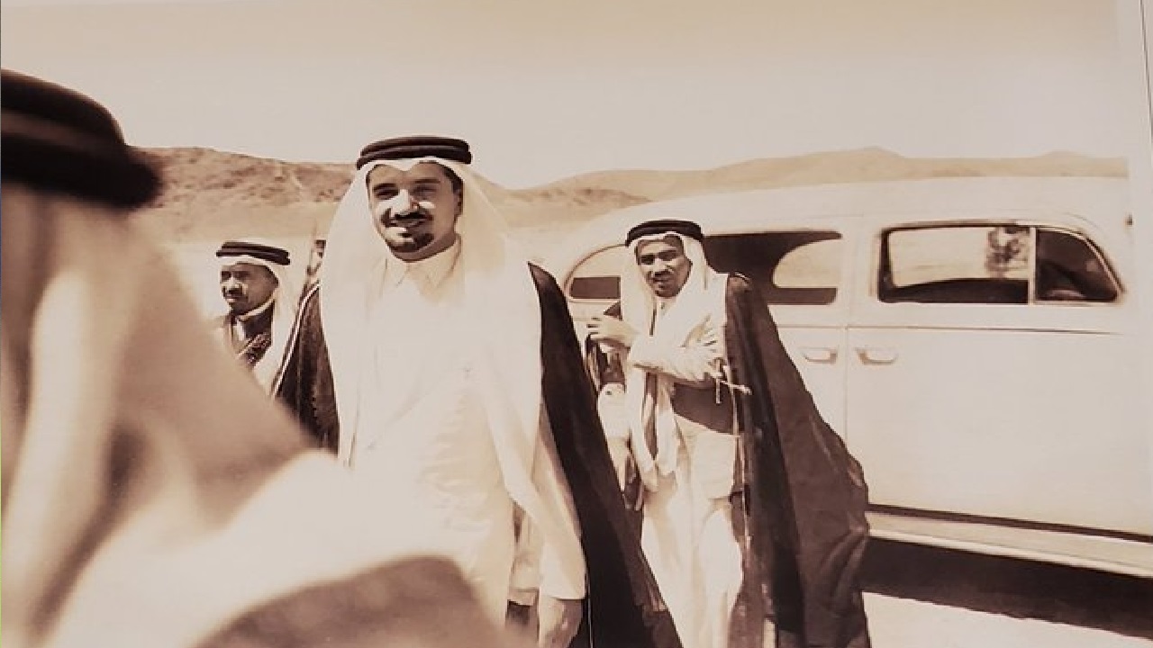 صورة نادرة للأمير “منصور” أول وزير دفاع في المملكة