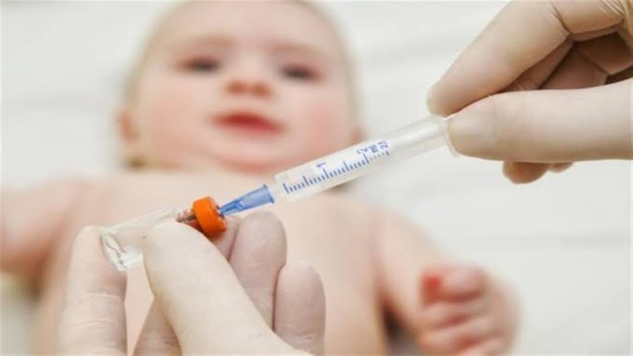 “الصحة” توضح خطوات حجز موعد لإعطاء التطعيمات لطفل