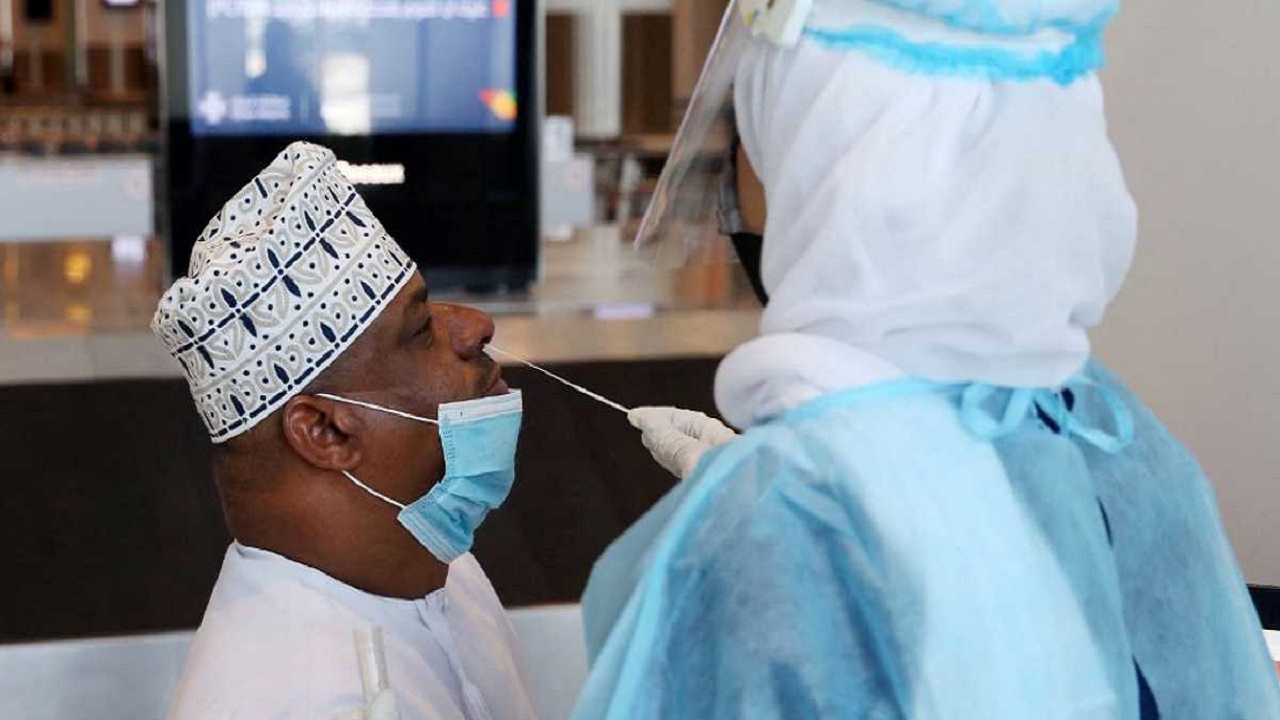 سلطنة عُمان تشترط الحصول على جرعتين من اللقاح للدخول إلى البلاد