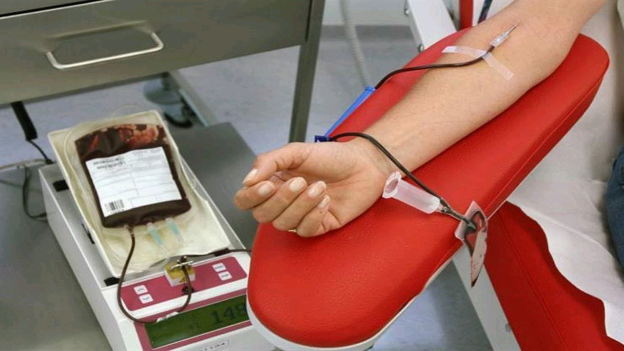 &#8220;الصحة&#8221; توضح فوائد التبرع بالدم للآخرين