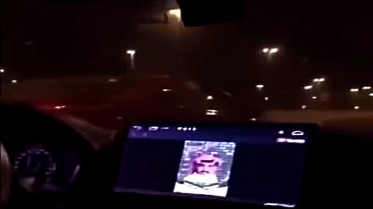 بالفيديو.. قائد مركبة يتعمد صدم مركبة أخرى بأحد الطرق السريعة بالمملكة