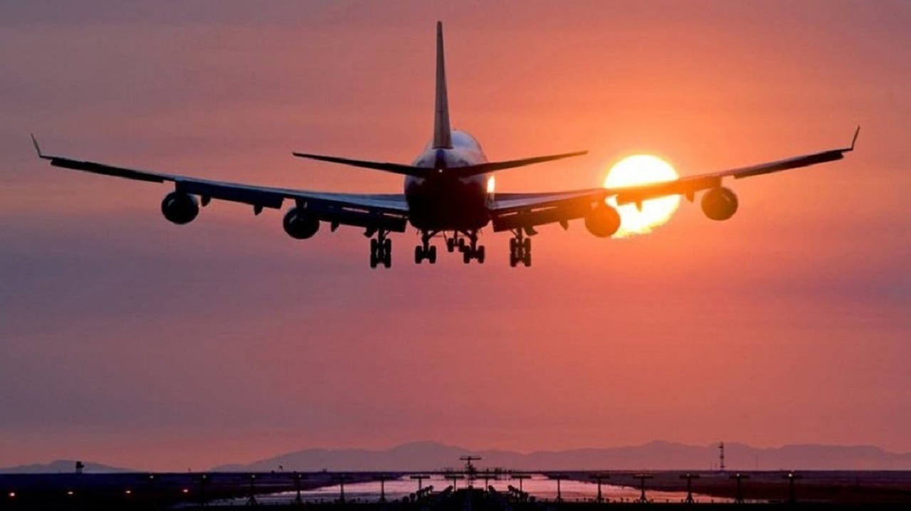 أوميكرون يجبر شركات طيران على إلغاء نحو ألف رحلة