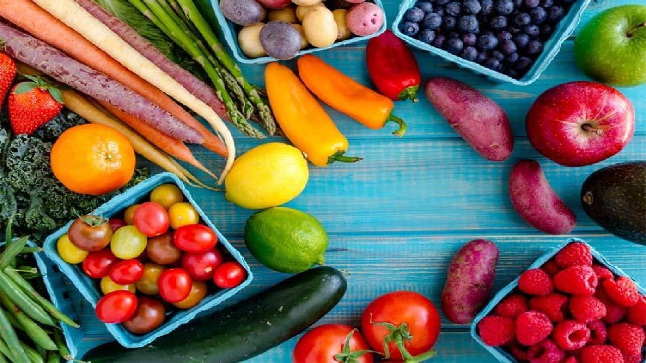 “دراسة” تنصح بتناول تلك الأنواع من الخضروات والفواكه لمنع ارتفاع ضغط الدم