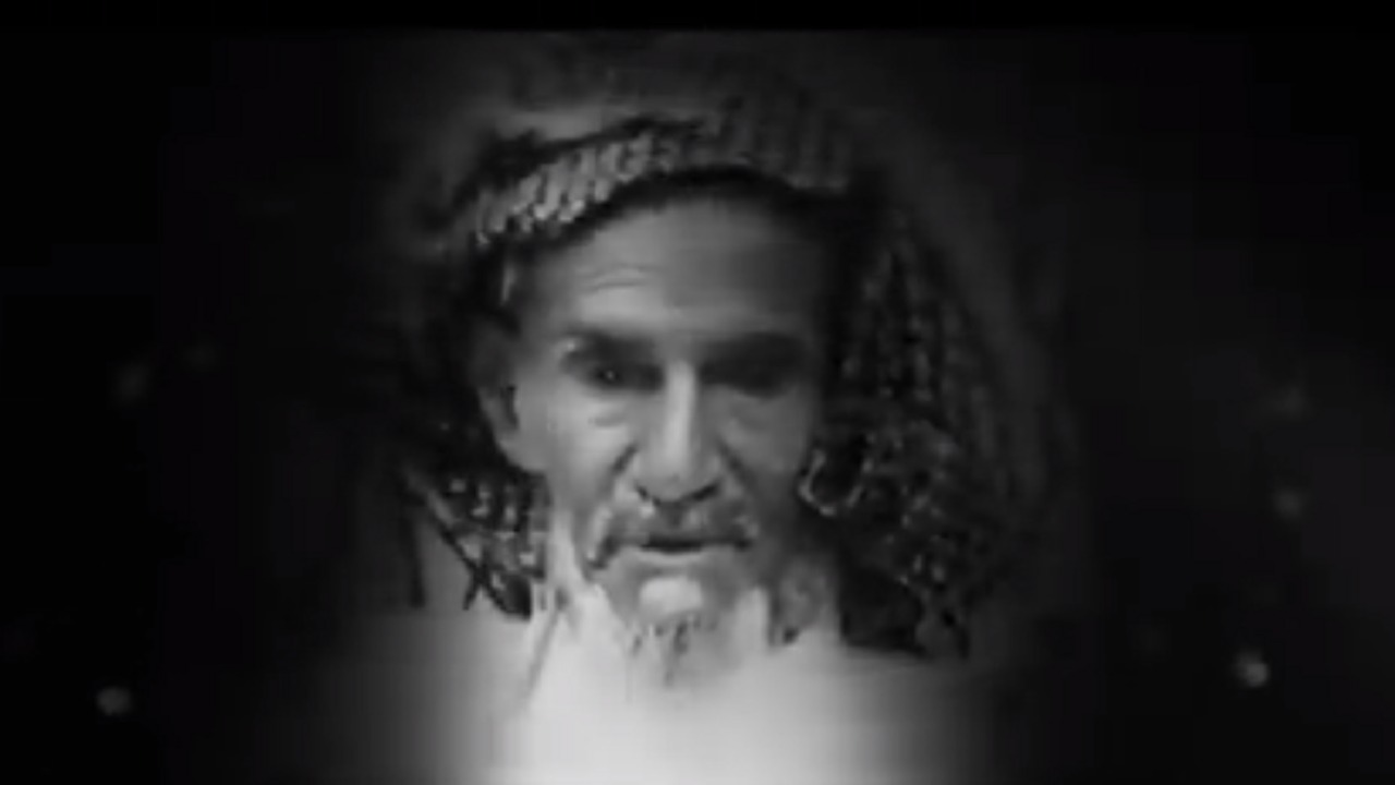 بالفيديو.. قصة &#8220;حمد بن قباع &#8221; وبناء قصور الملك المؤسس