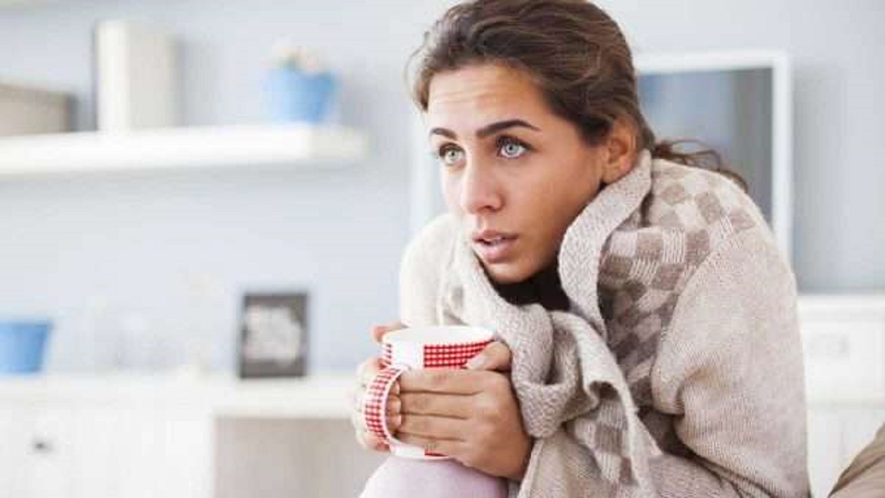 أسباب شعور النساء بالبرد أكثر من الرجال