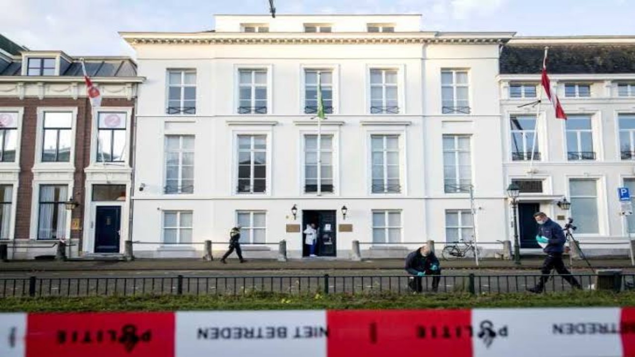 السجن 4 سنوات ضد شخص أطلق النار على سفارة المملكة في هولندا