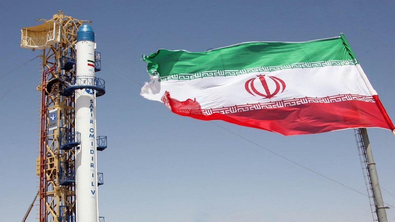 صور ترصد استعداد إيران لإطلاق صاروخ فضائي محتمل