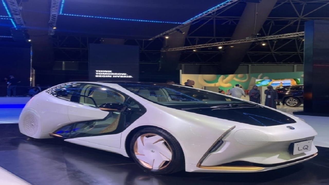 بالصور.. تويوتا تكشف عن سيارة LQ المستقبلية في معرض جدة