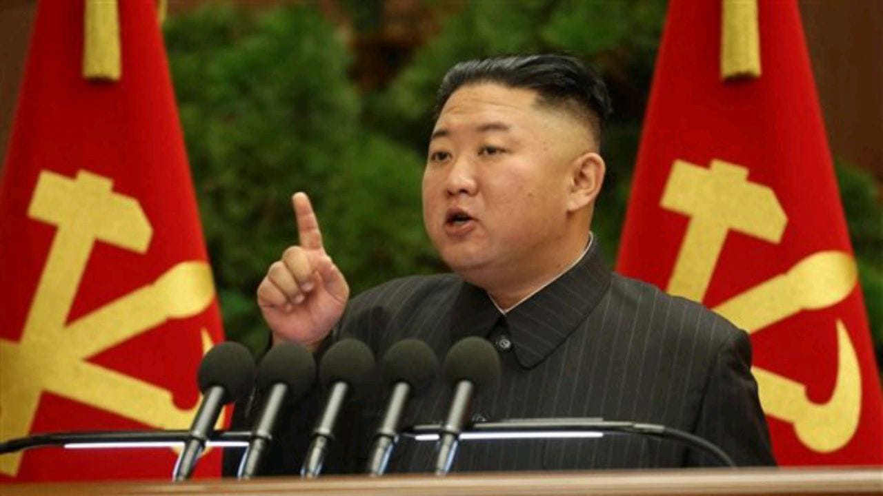 زعيم كوريا الشمالية يوزع السمك مجاناً على شعبه