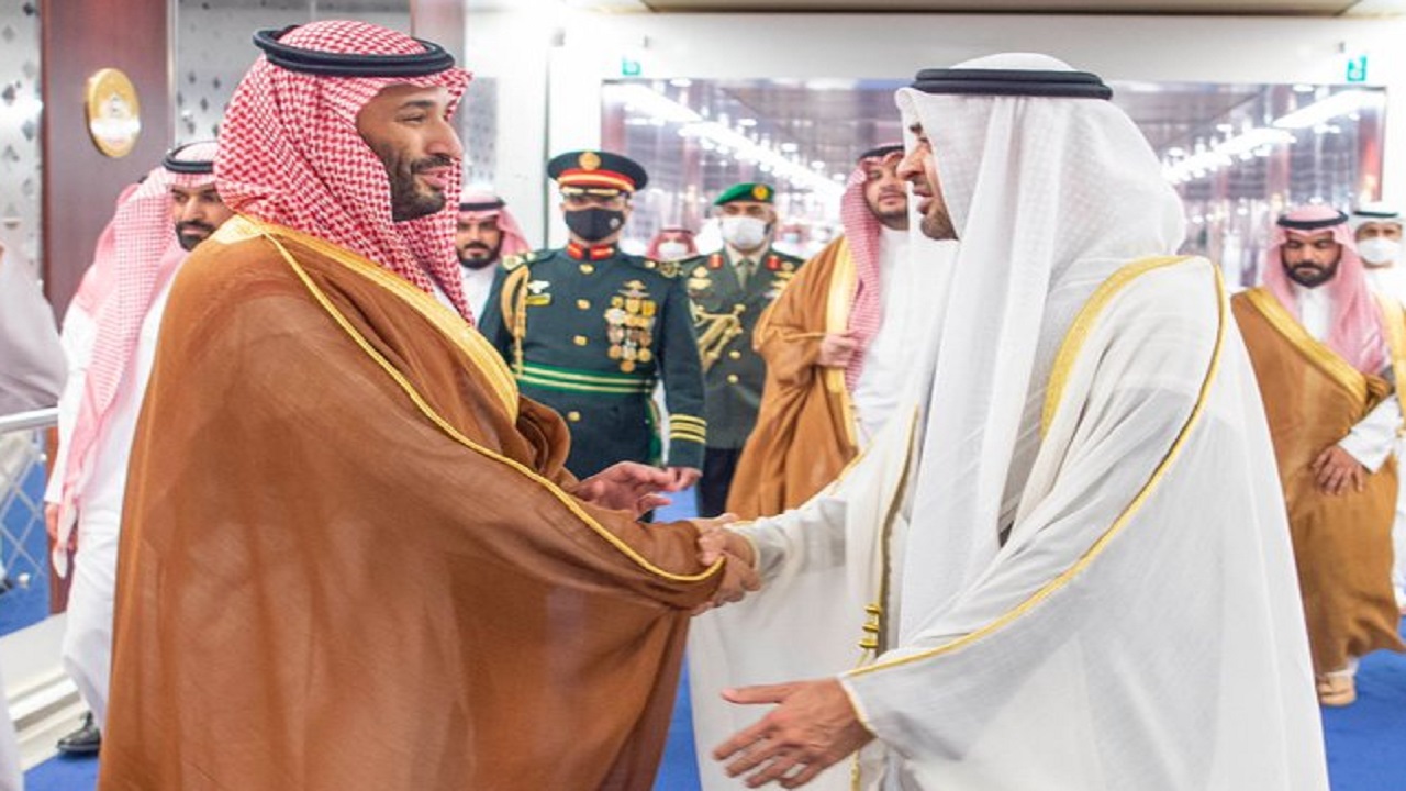 الأمير محمد بن سلمان يغادر الإمارات وولي عهد أبوظبي في مقدمة مودعيه
