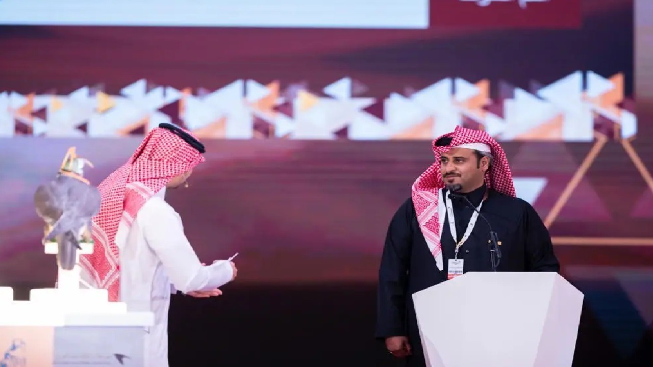 صقار قطري يحصد 700 ألف ريال في مهرجان الملك عبدالعزيز للصقور