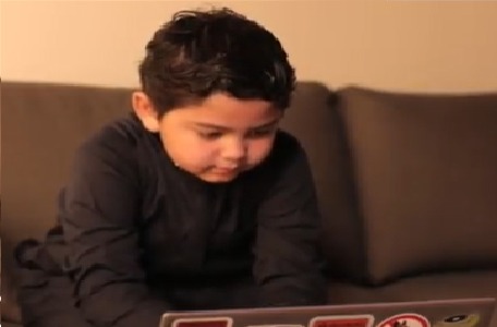 بالفيديو.. أصغر طفل في المملكة تعلم لغة البرمجيات حتى أصبح بارعا فيها